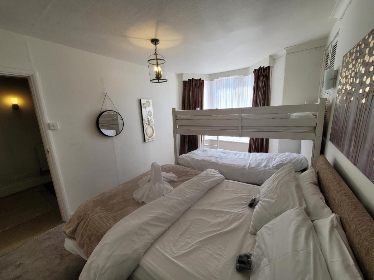 Seaside Flat With Fireplace Fast Wifi Free Parking Apartment