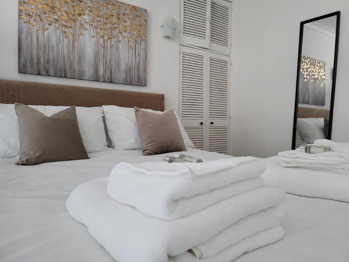 Seaside Flat With Fireplace Fast Wifi Free Parking Apartment *